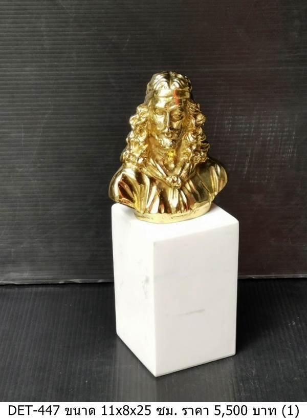 金色雕像